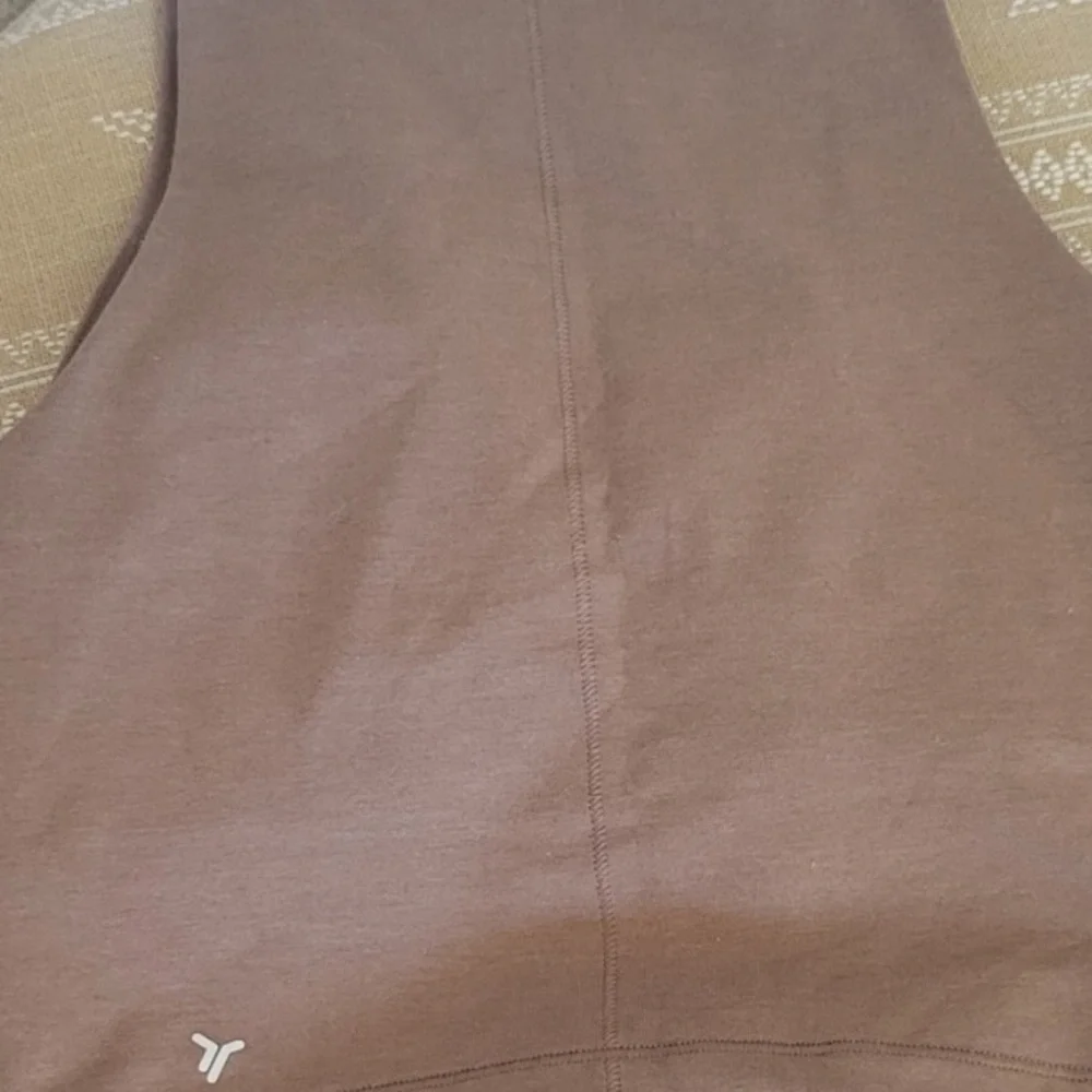 NWT Old Navy Light Support PowerChill Longline Sports Bra - Play Clay